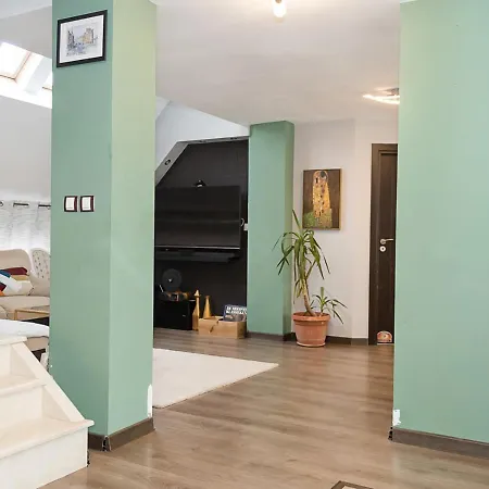 Apartamento Modern 2-level With Balcony In By Flat Mаnager *